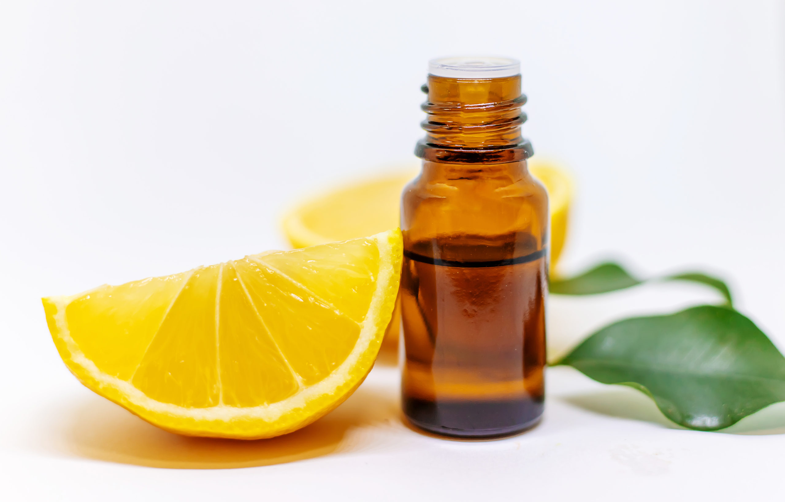 L’huile essentielle de zeste de citron : une panacée aromatique